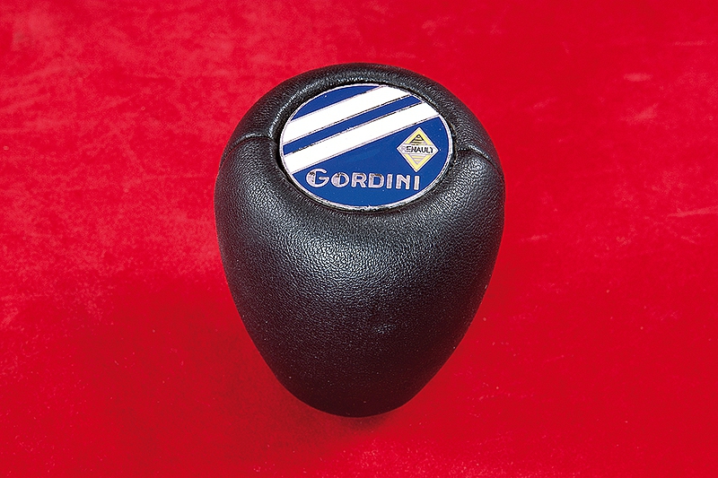 Pommeau R8 Gordini Racing Car Diffusion